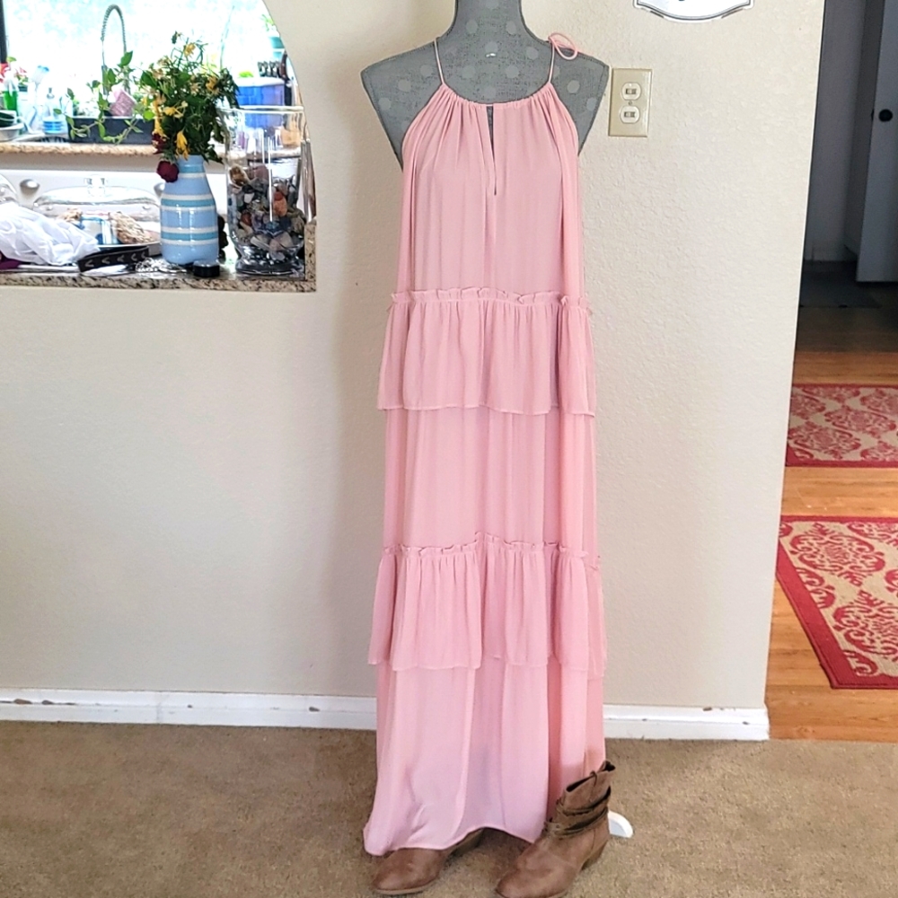 Gorgeous Dress, calling your name!